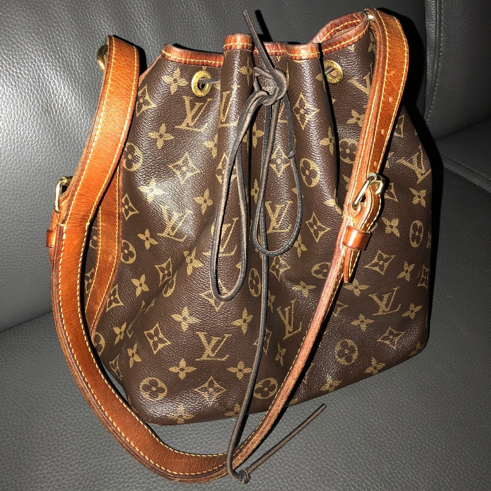 Louis Vuitton classic vintage leather bucket bag!